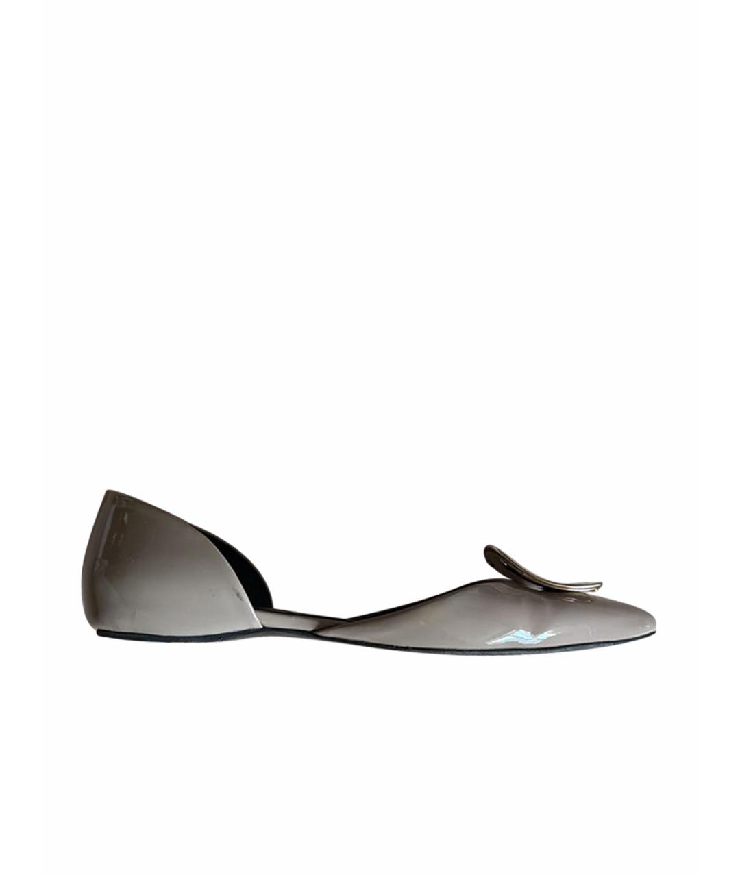 ROGER VIVIER Бежевые лодочки на низком каблуке из лакированной кожи, фото 1