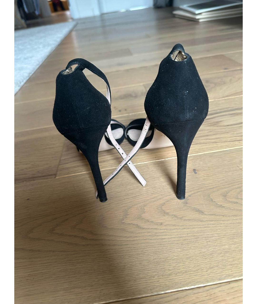 STUART WEITZMAN Черные замшевые босоножки, фото 4