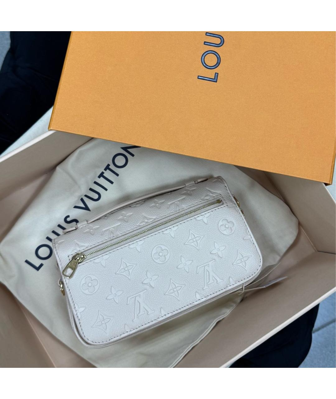 LOUIS VUITTON Бежевая кожаная сумка с короткими ручками, фото 6