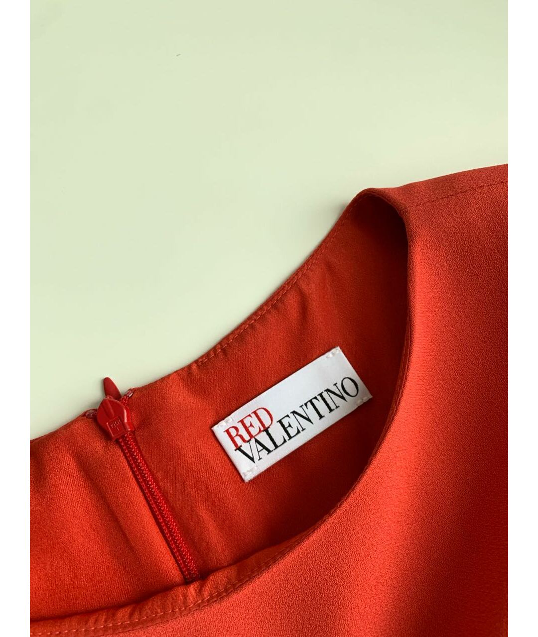 RED VALENTINO Красное ацетатное коктейльное платье, фото 3