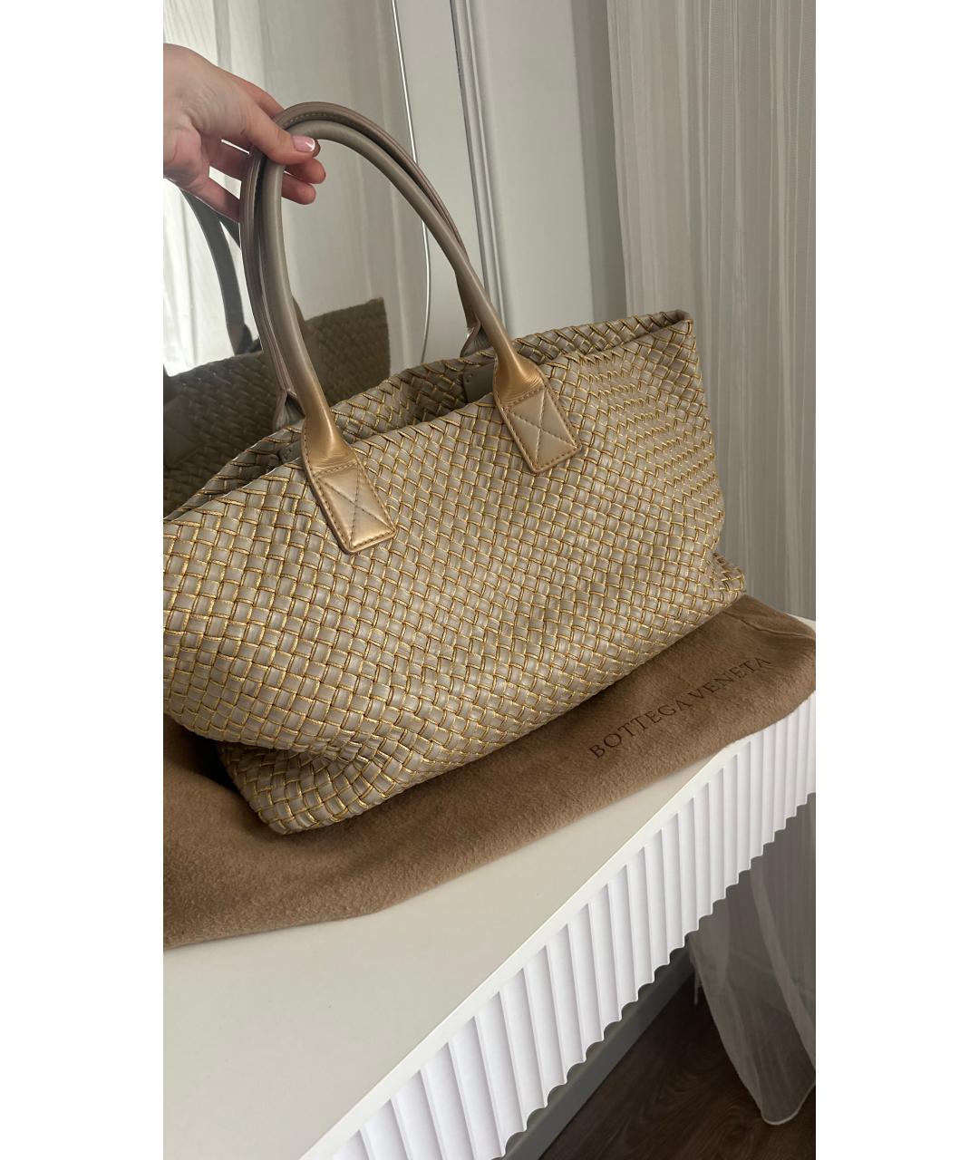 BOTTEGA VENETA Бежевая кожаная сумка тоут, фото 3