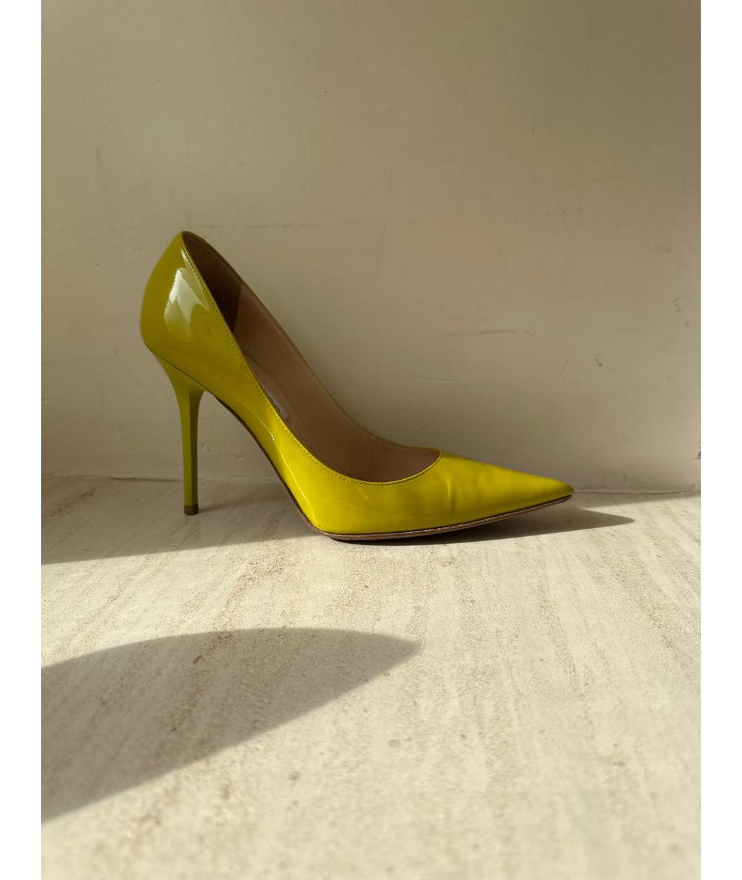 JIMMY CHOO Желтые туфли из лакированной кожи, фото 5
