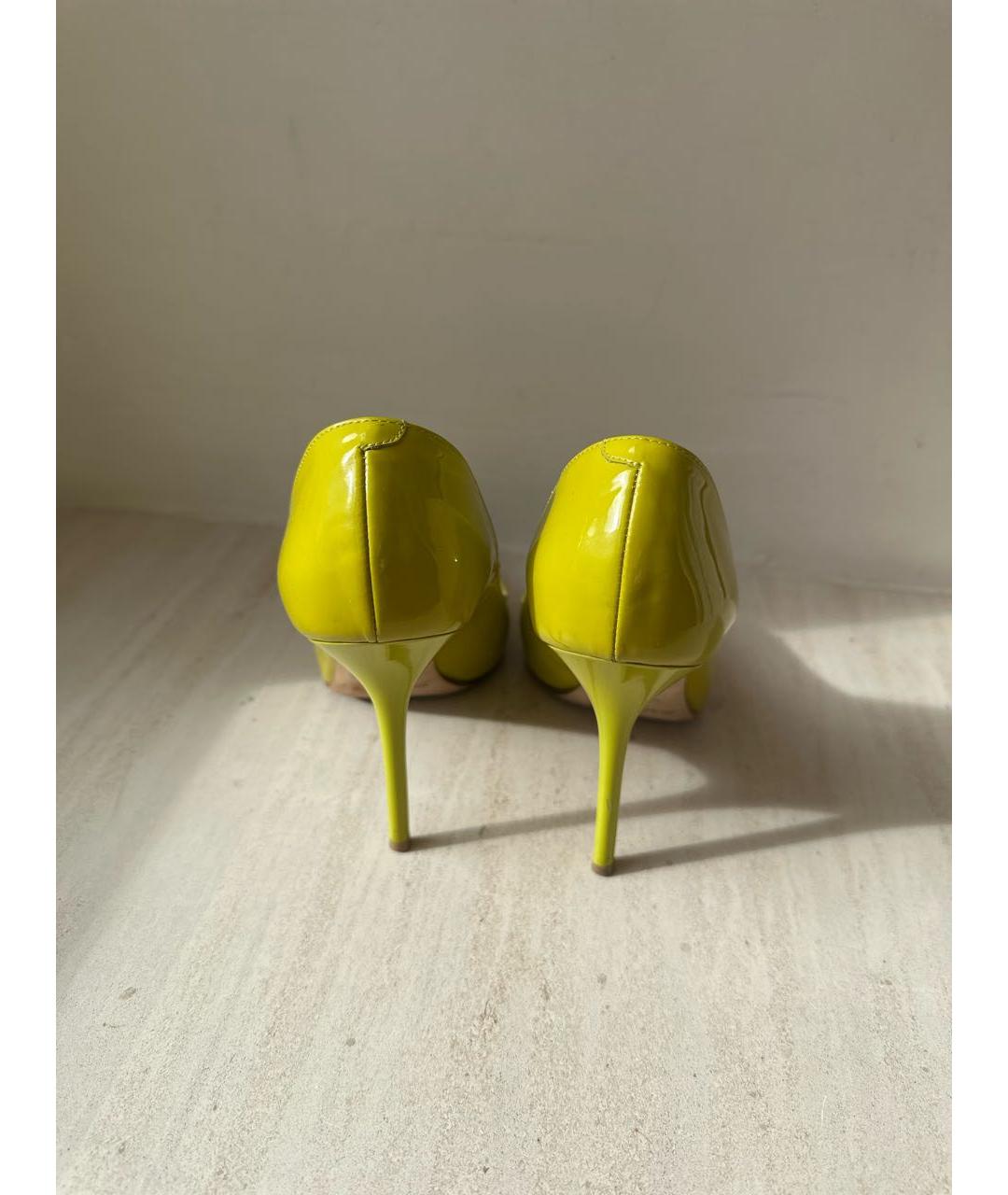 JIMMY CHOO Желтые туфли из лакированной кожи, фото 4