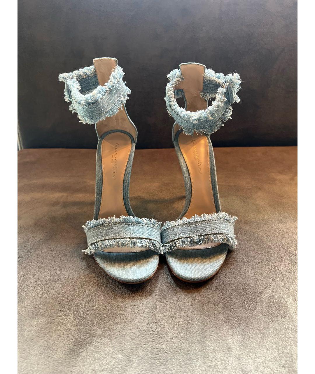 GIANVITO ROSSI Голубые текстильные босоножки, фото 2