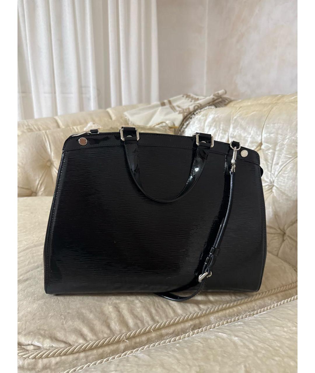 LOUIS VUITTON Черная сумка с короткими ручками из лакированной кожи, фото 3