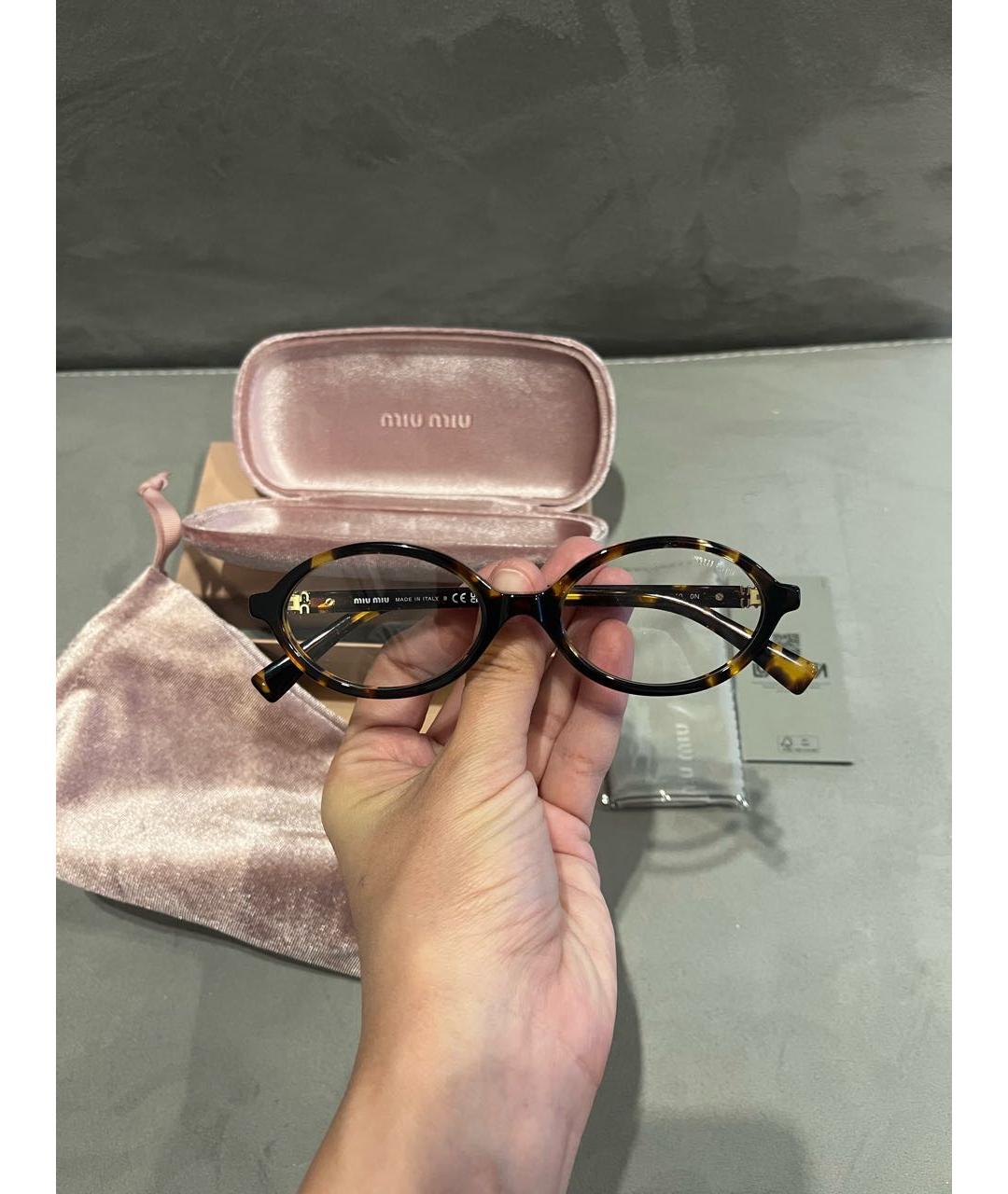 MIU MIU Коричневые пластиковые солнцезащитные очки, фото 3