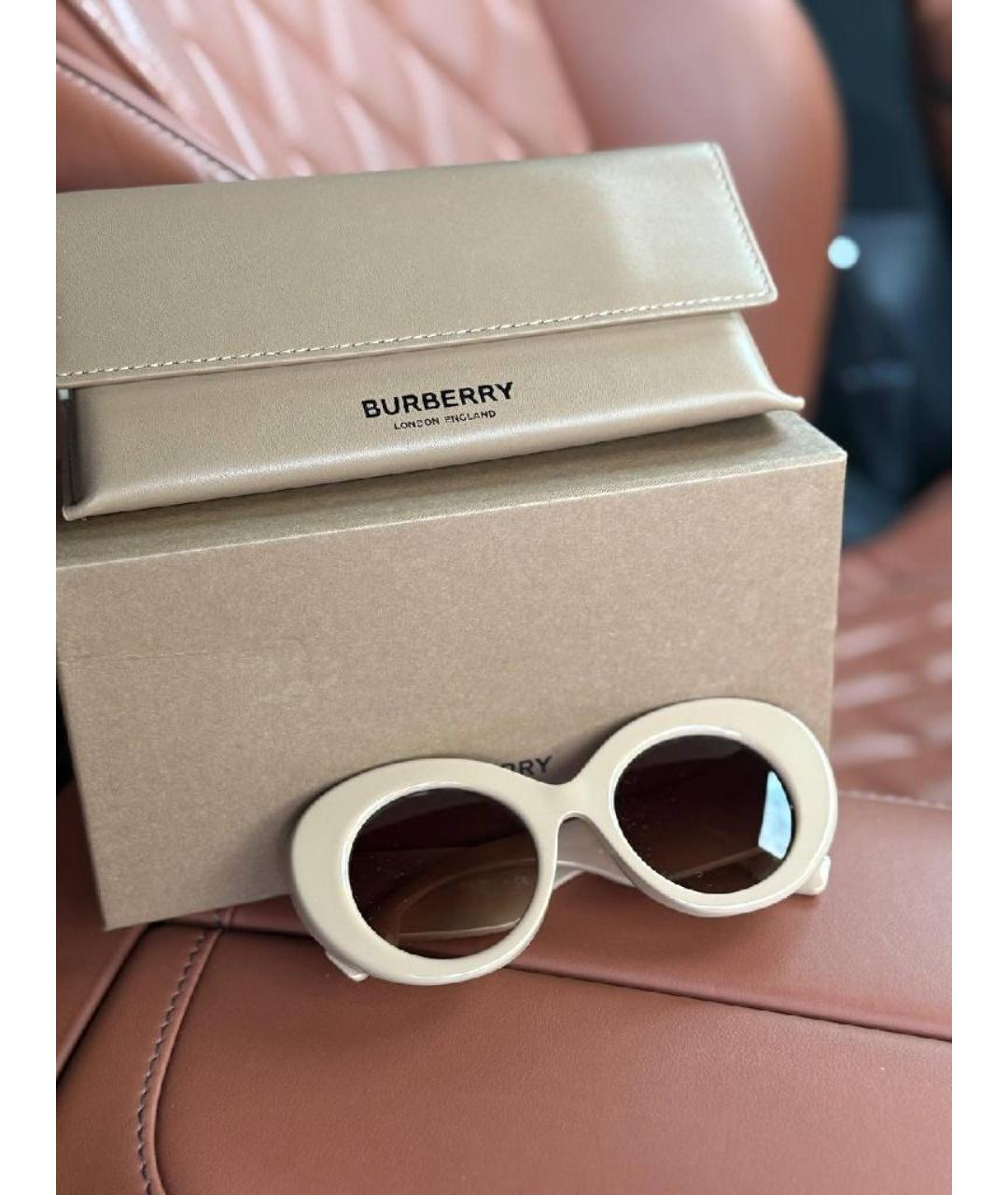 BURBERRY Бежевые пластиковые солнцезащитные очки, фото 7