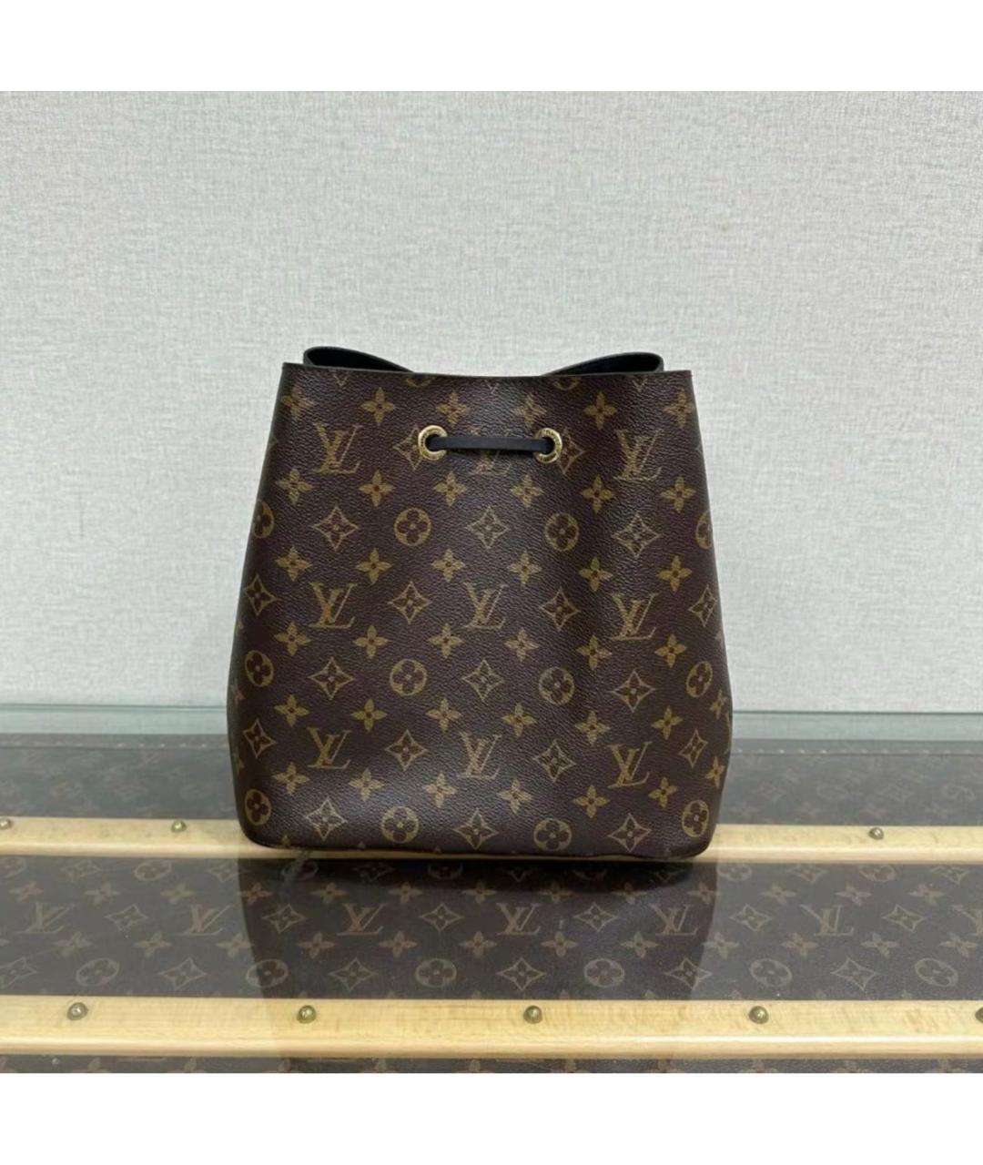 LOUIS VUITTON Черная кожаная сумка тоут, фото 5