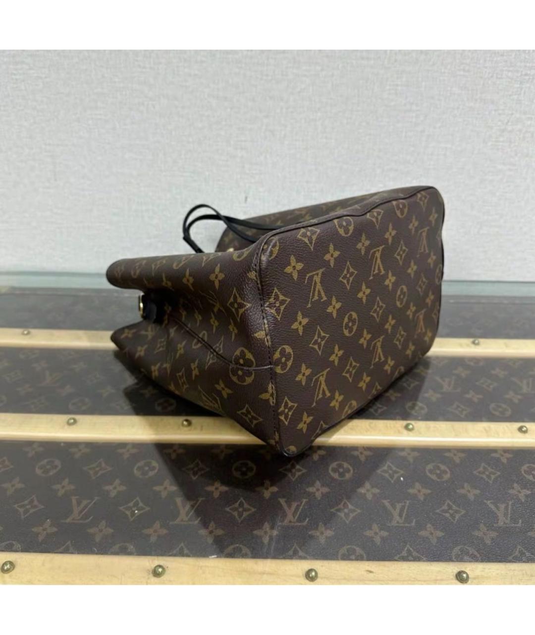 LOUIS VUITTON Черная кожаная сумка тоут, фото 4