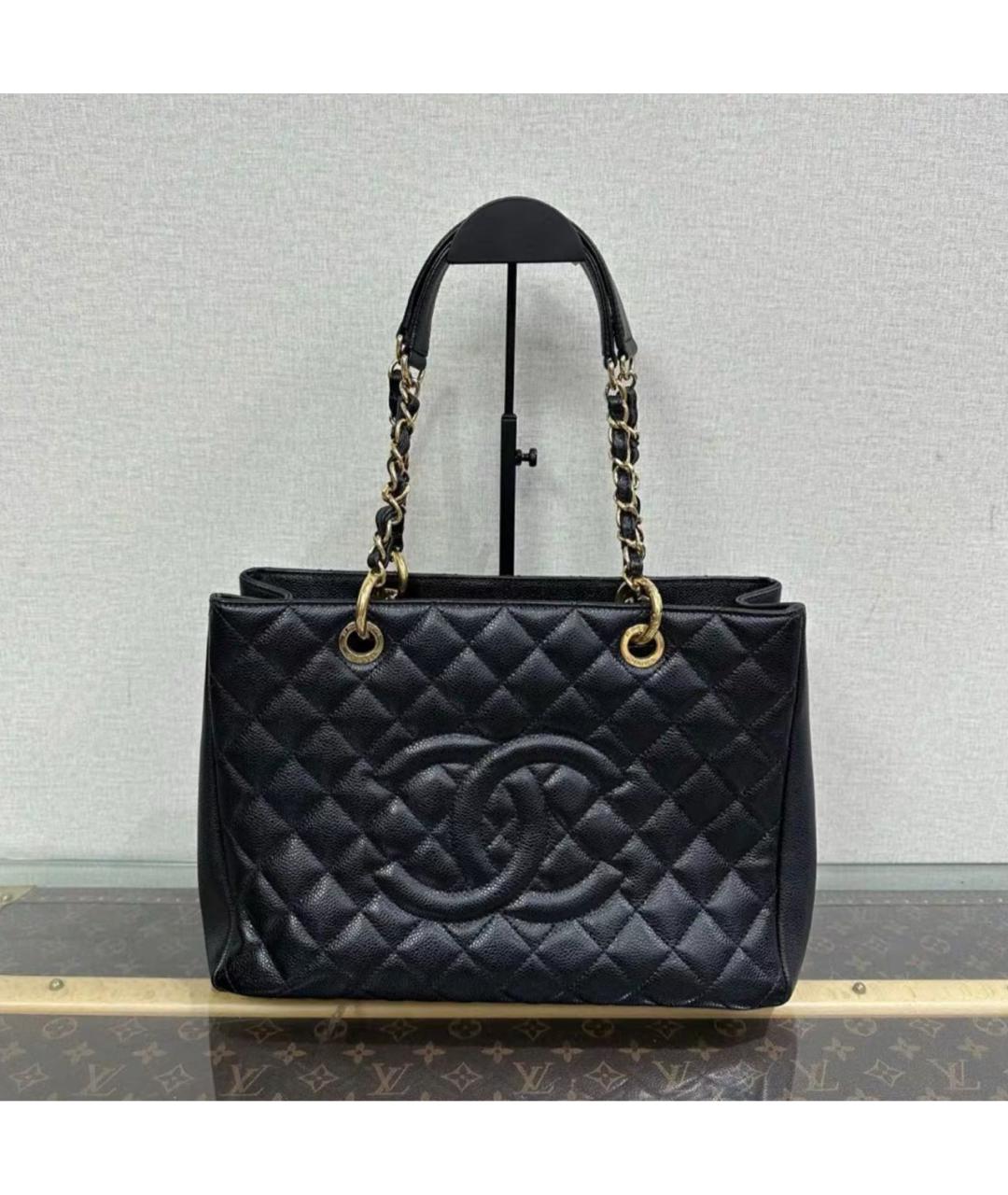 CHANEL Черная кожаная сумка тоут, фото 7