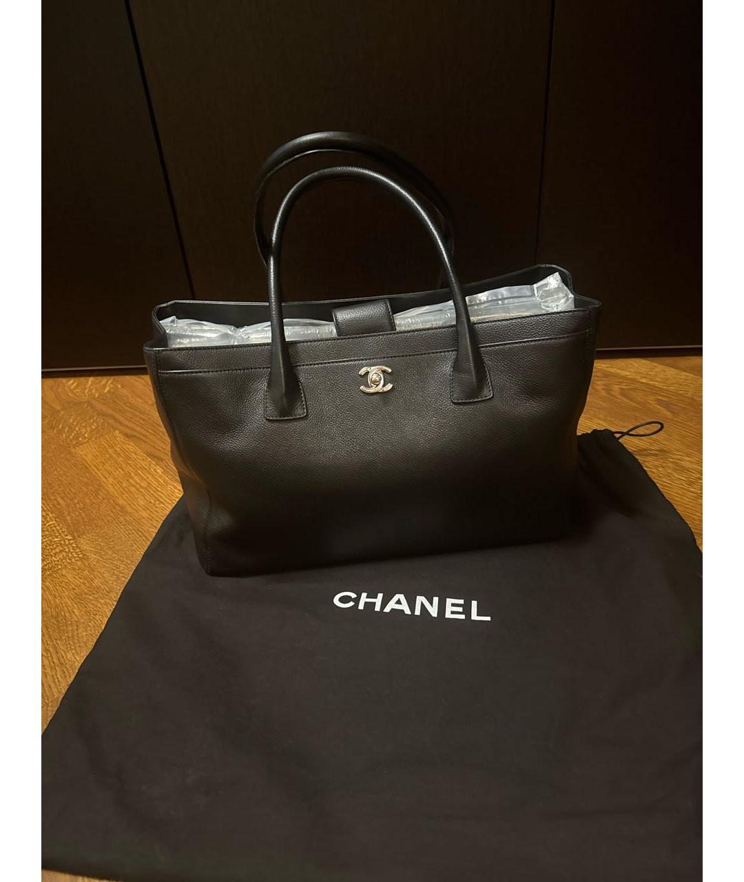 CHANEL Черная кожаная сумка тоут, фото 6