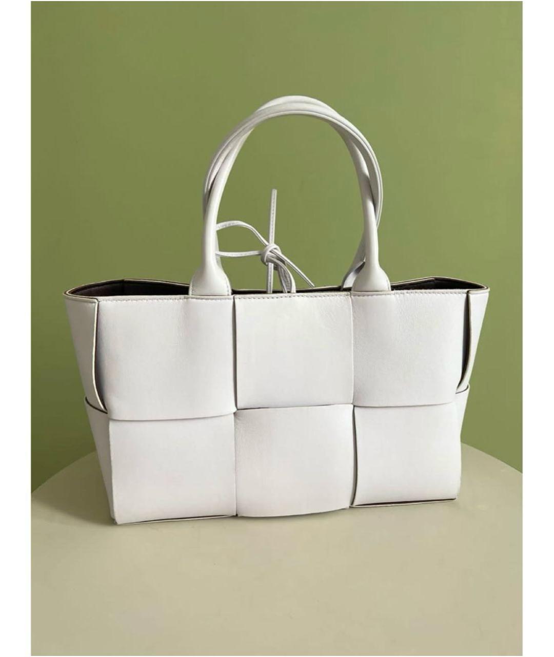 BOTTEGA VENETA Белая кожаная сумка с короткими ручками, фото 5