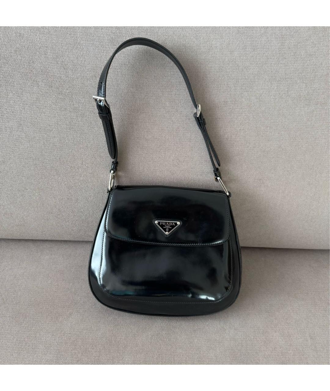 PRADA Черная сумка через плечо из лакированной кожи, фото 2
