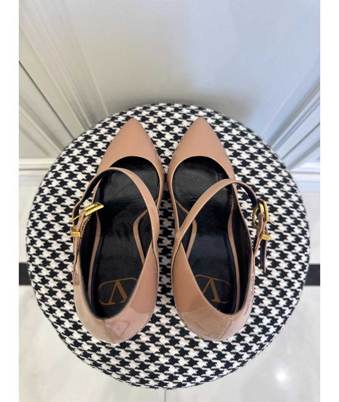VALENTINO Бежевые туфли из лакированной кожи, фото 3