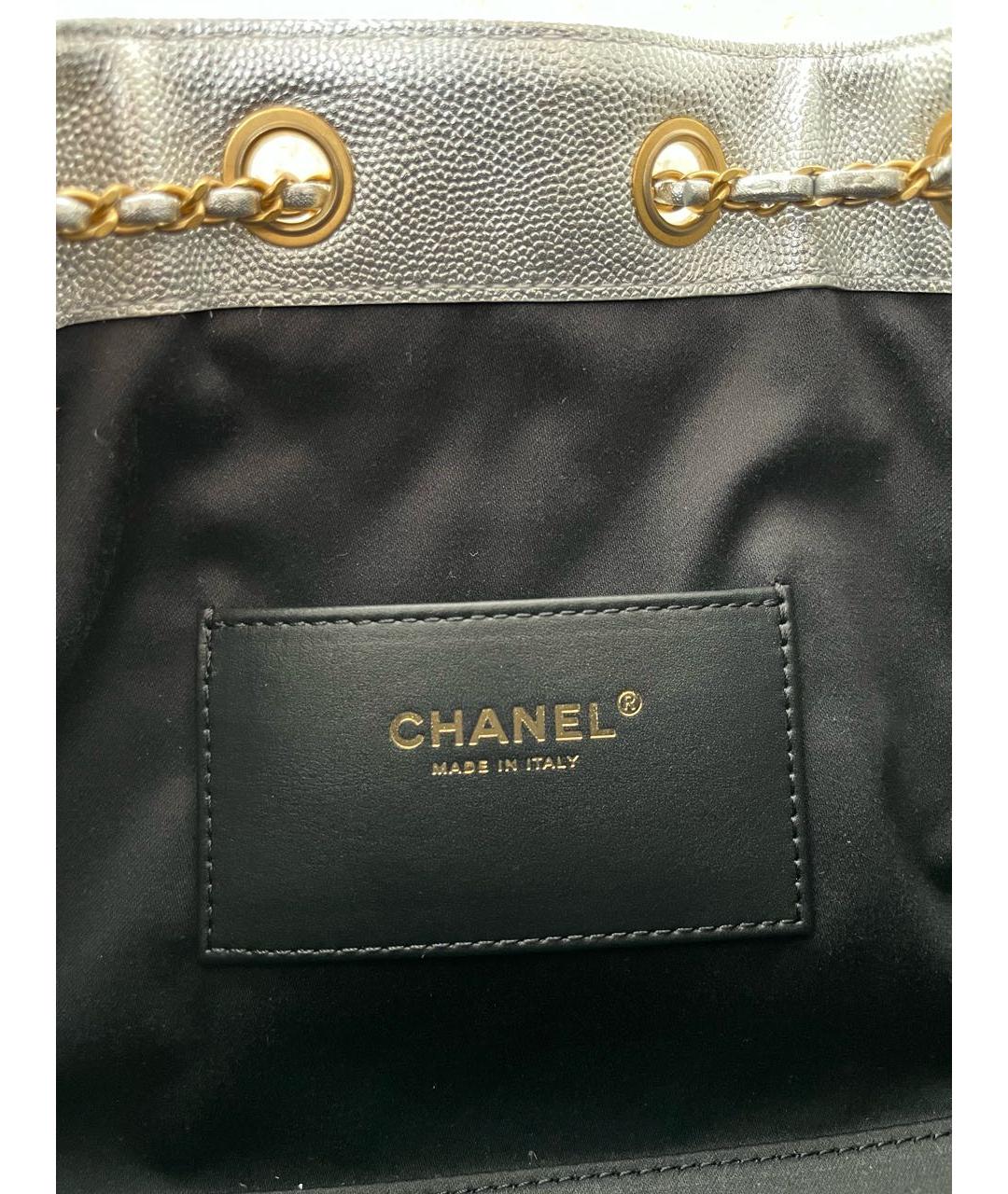 CHANEL Серебряная кожаная сумка с короткими ручками, фото 5