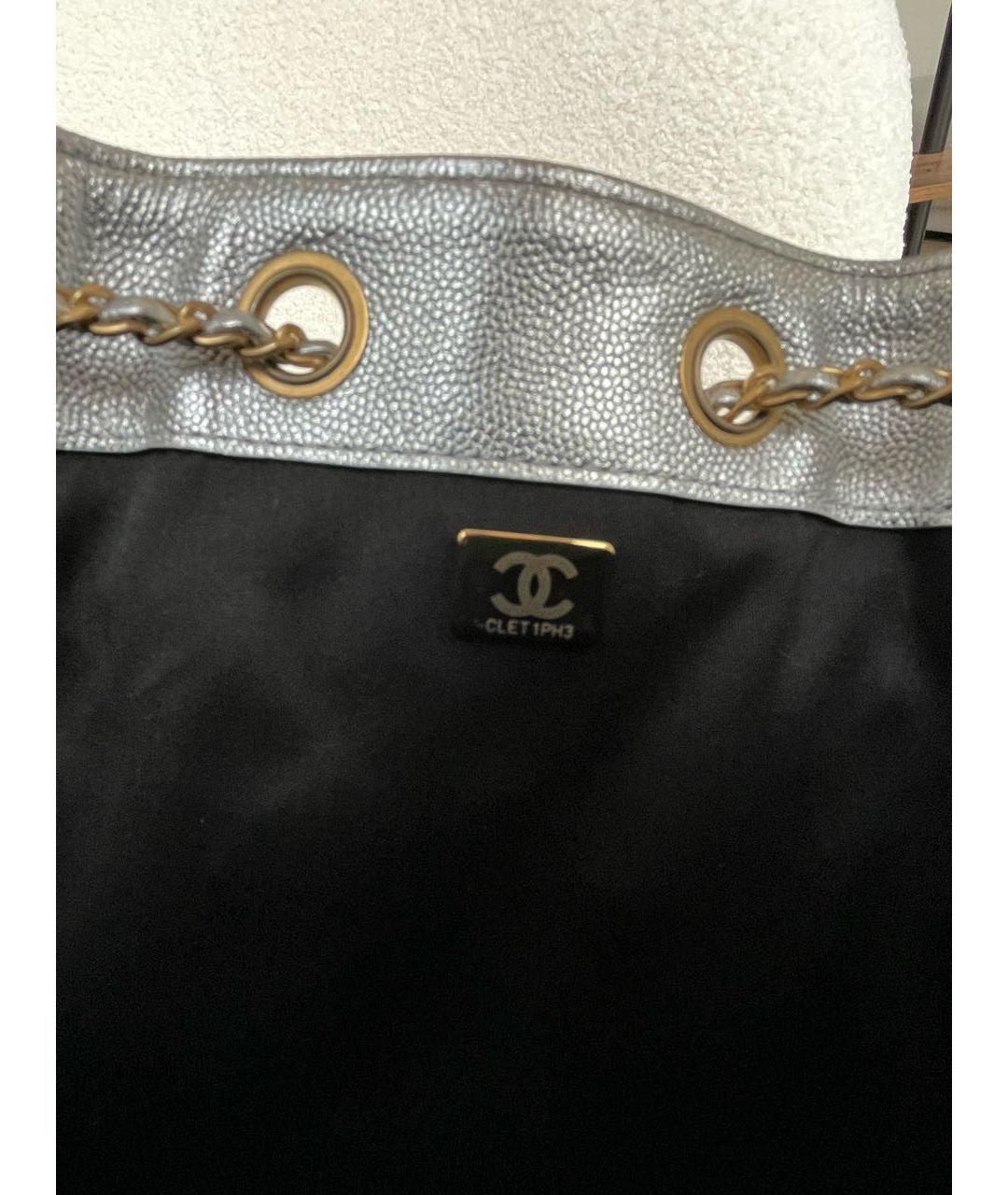 CHANEL Серебряная кожаная сумка с короткими ручками, фото 6