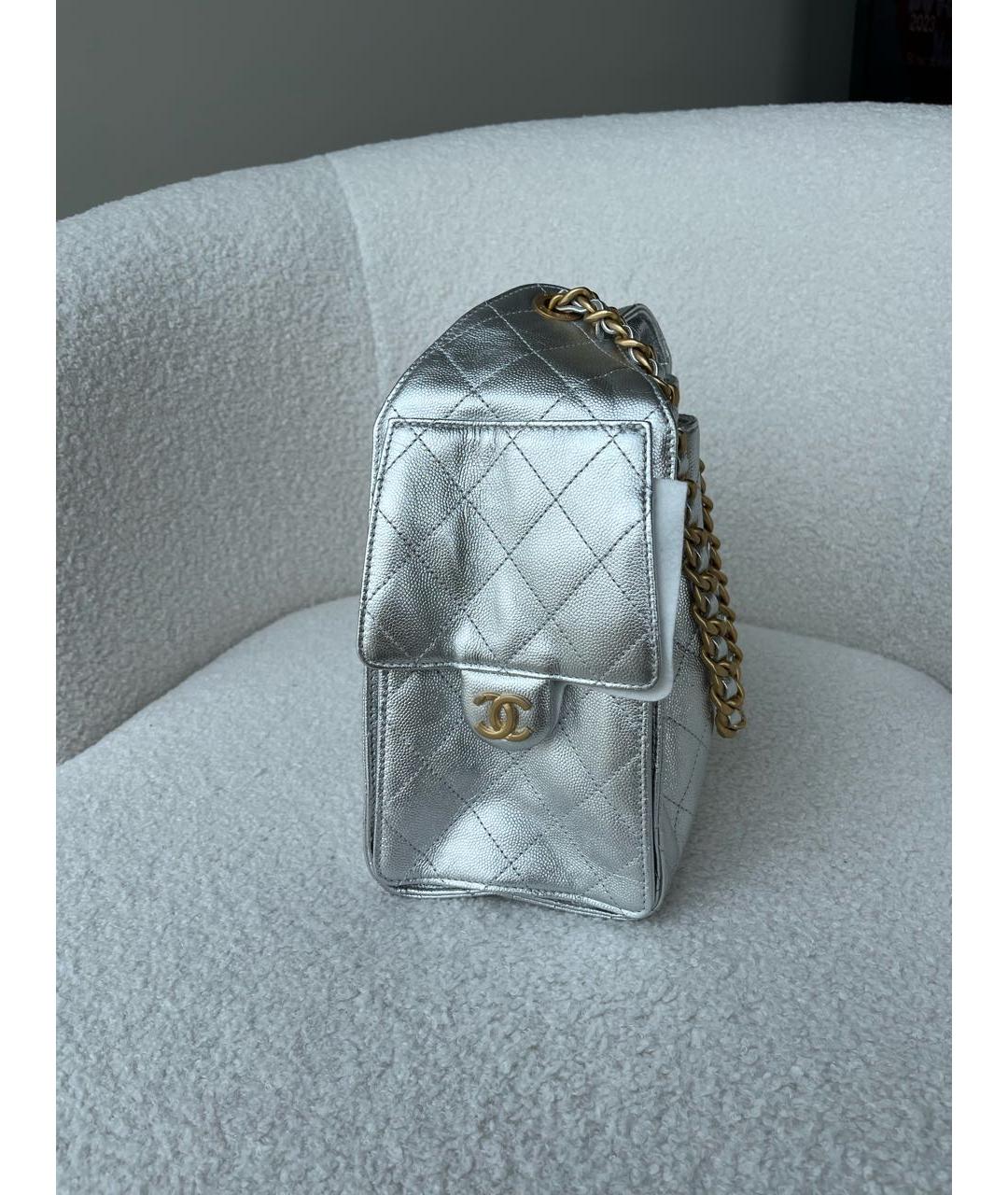 CHANEL Серебряная кожаная сумка с короткими ручками, фото 3