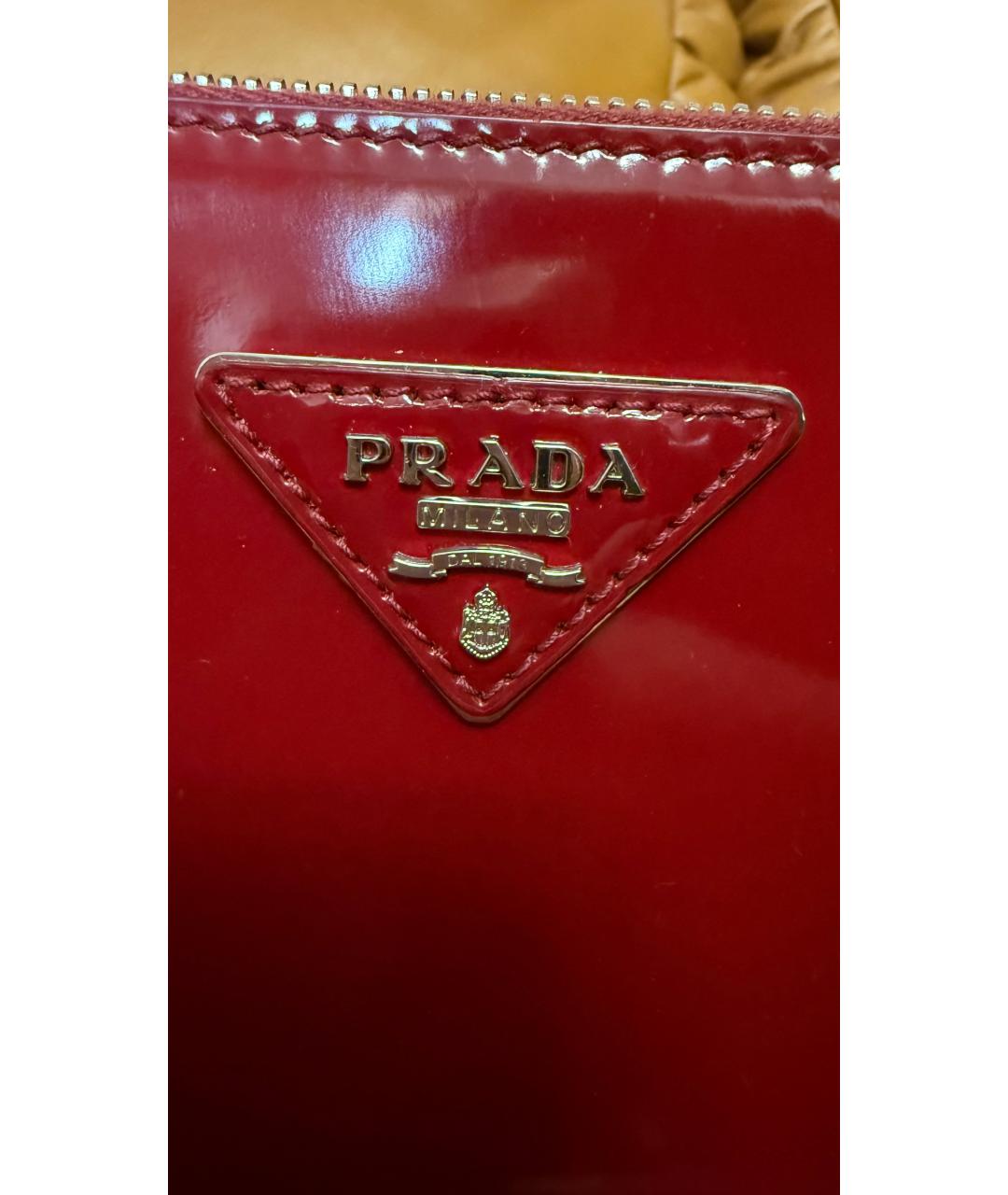 PRADA Бордовая сумка с короткими ручками из лакированной кожи, фото 3