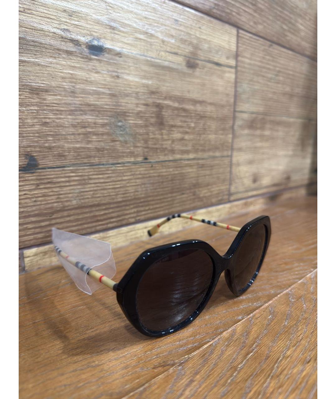 BURBERRY Черные пластиковые солнцезащитные очки, фото 2