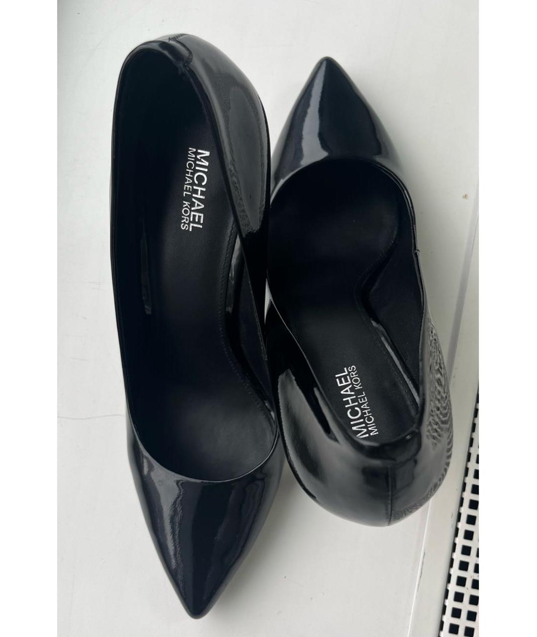 MICHAEL KORS Черные туфли из лакированной кожи, фото 3