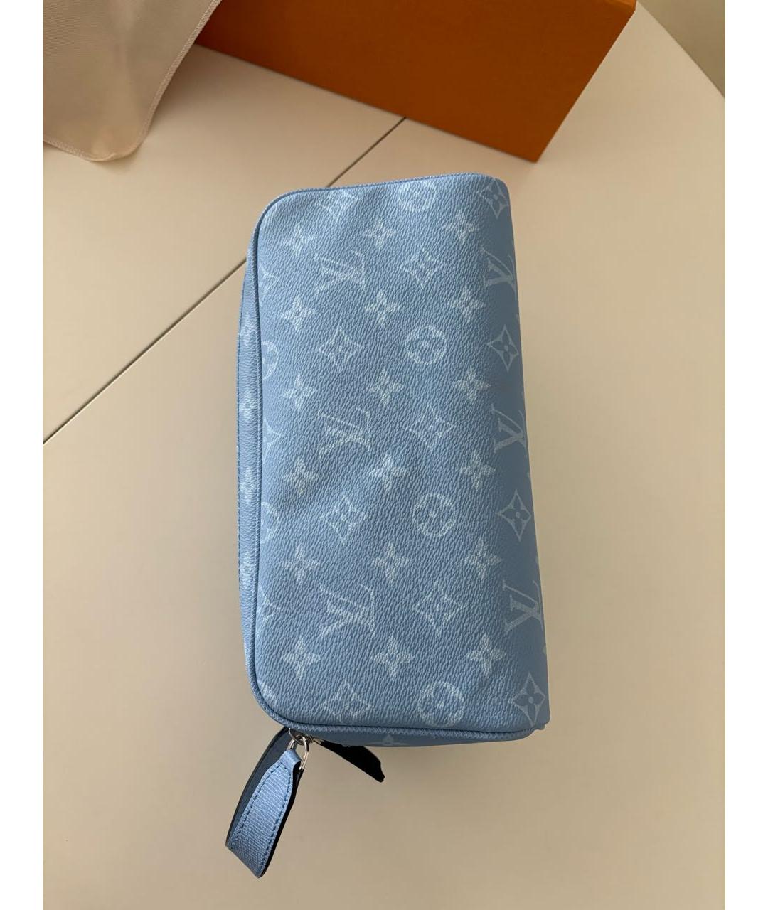 LOUIS VUITTON Голубая косметичка, фото 3