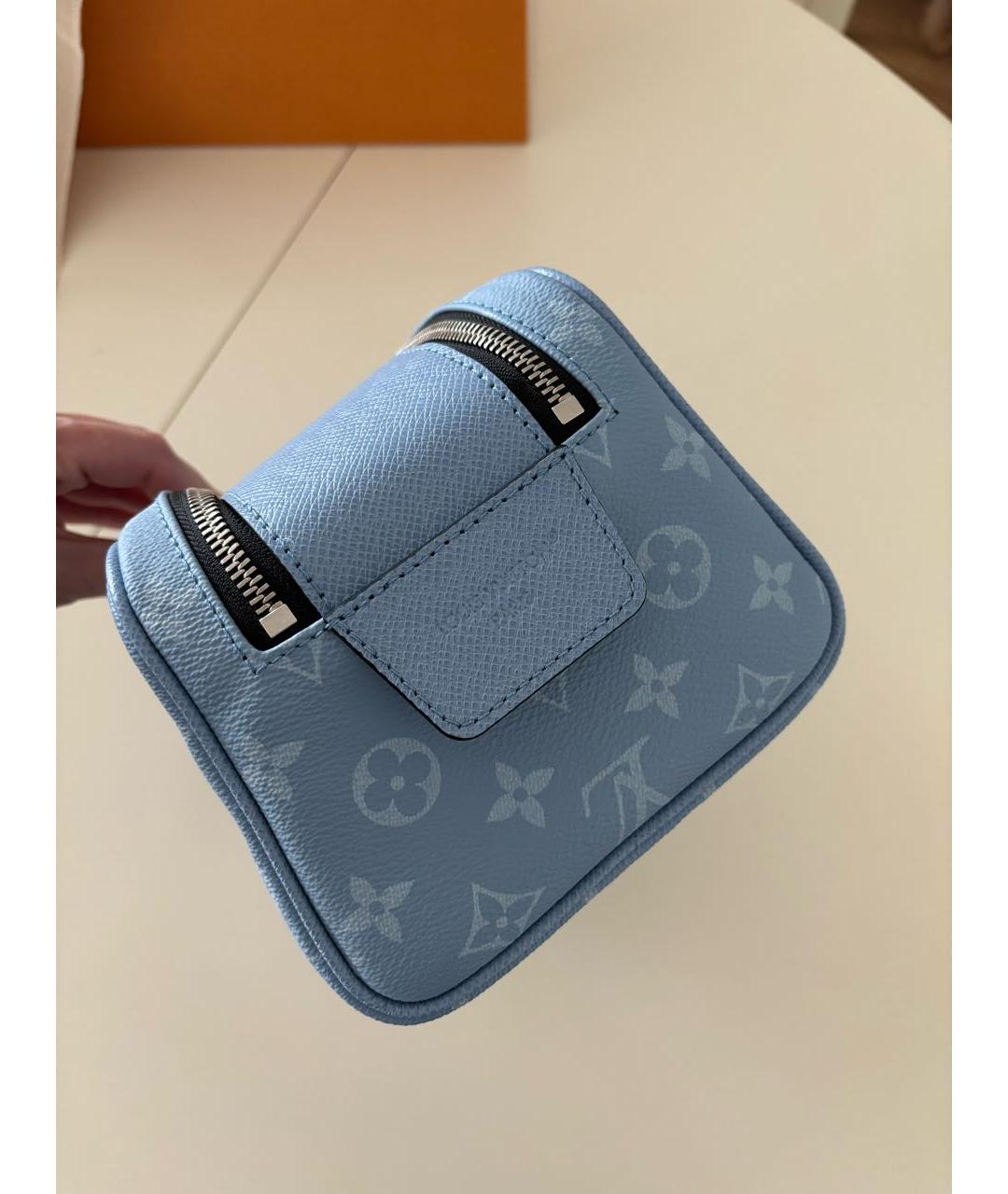 LOUIS VUITTON Голубая косметичка, фото 6