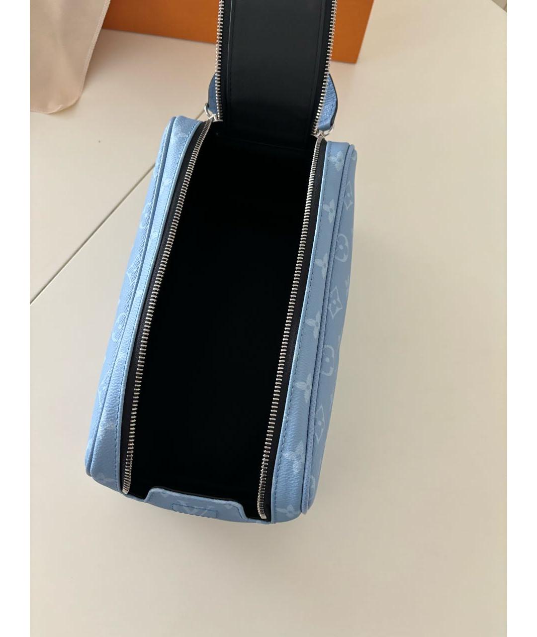LOUIS VUITTON Голубая косметичка, фото 7
