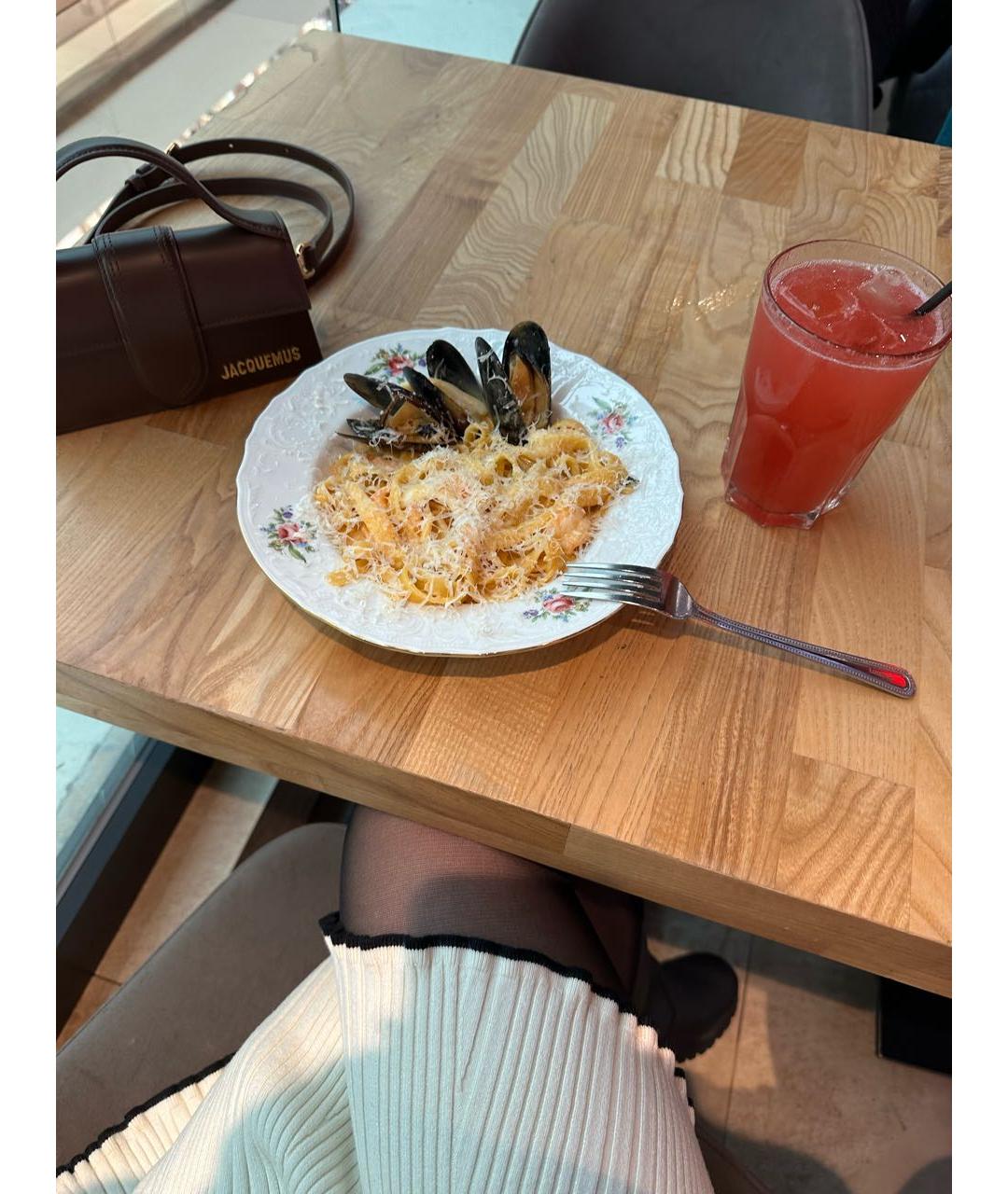 JACQUEMUS Коричневая кожаная сумка с короткими ручками, фото 8