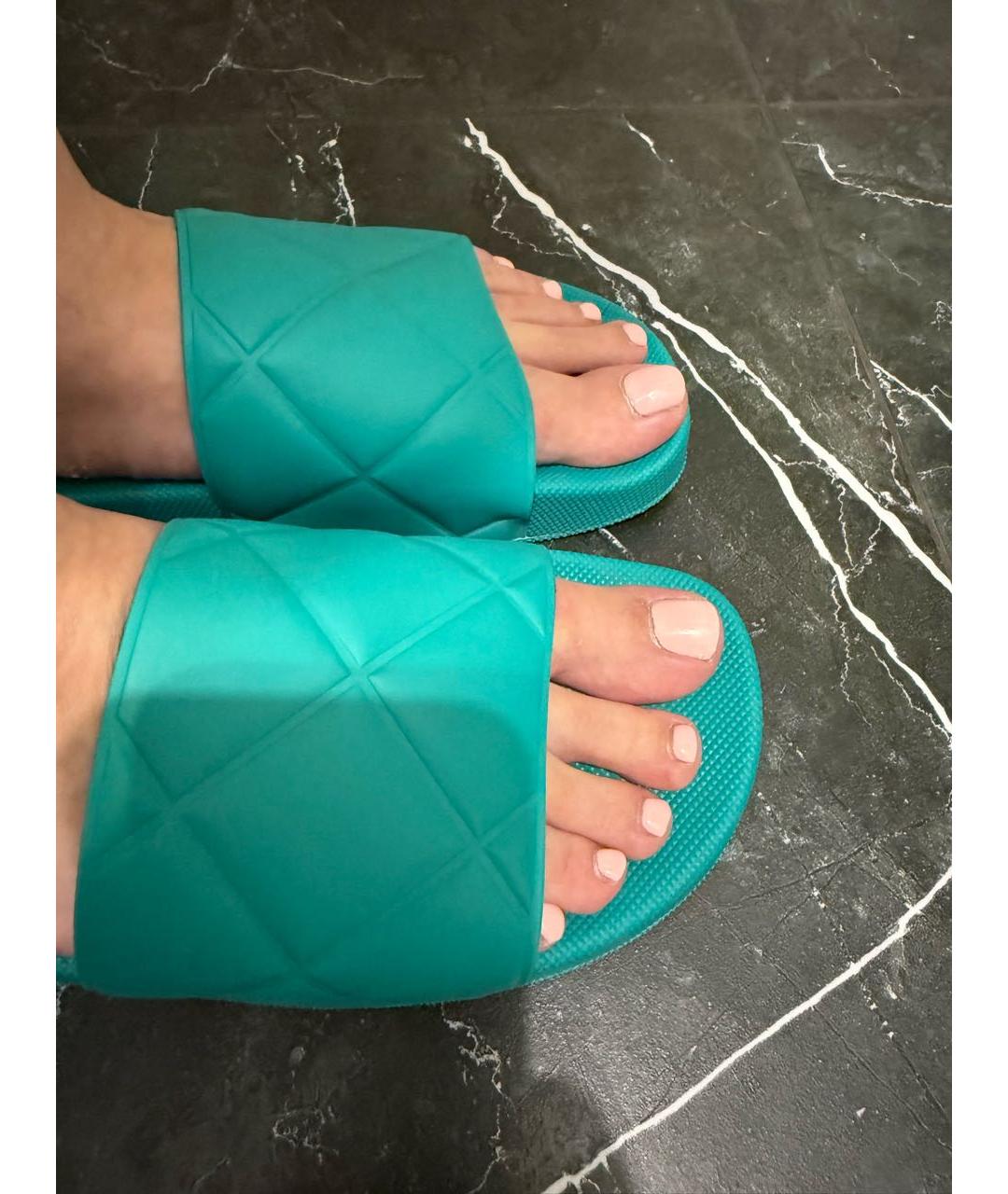 BOTTEGA VENETA Бирюзовые резиновые шлепанцы, фото 7