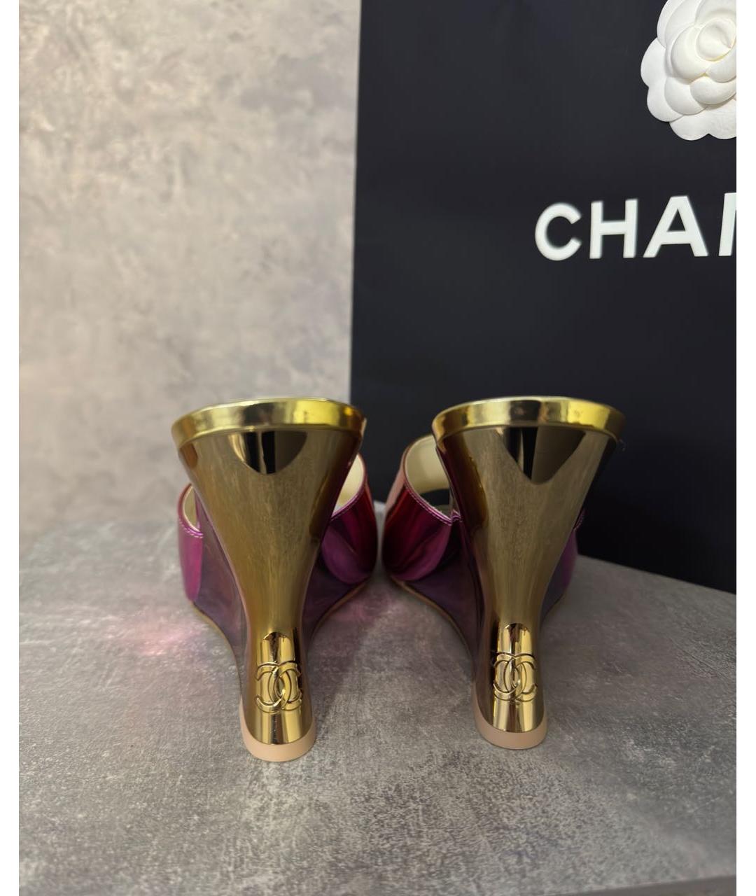 CHANEL Золотые мюли из лакированной кожи, фото 4