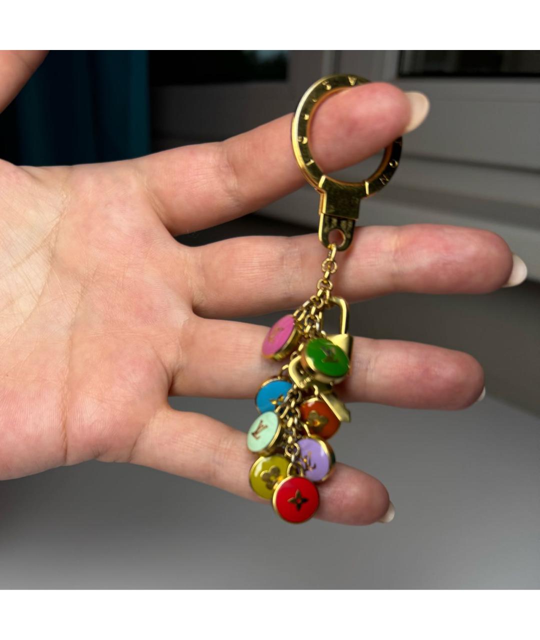 LOUIS VUITTON Золотой брелок, фото 3