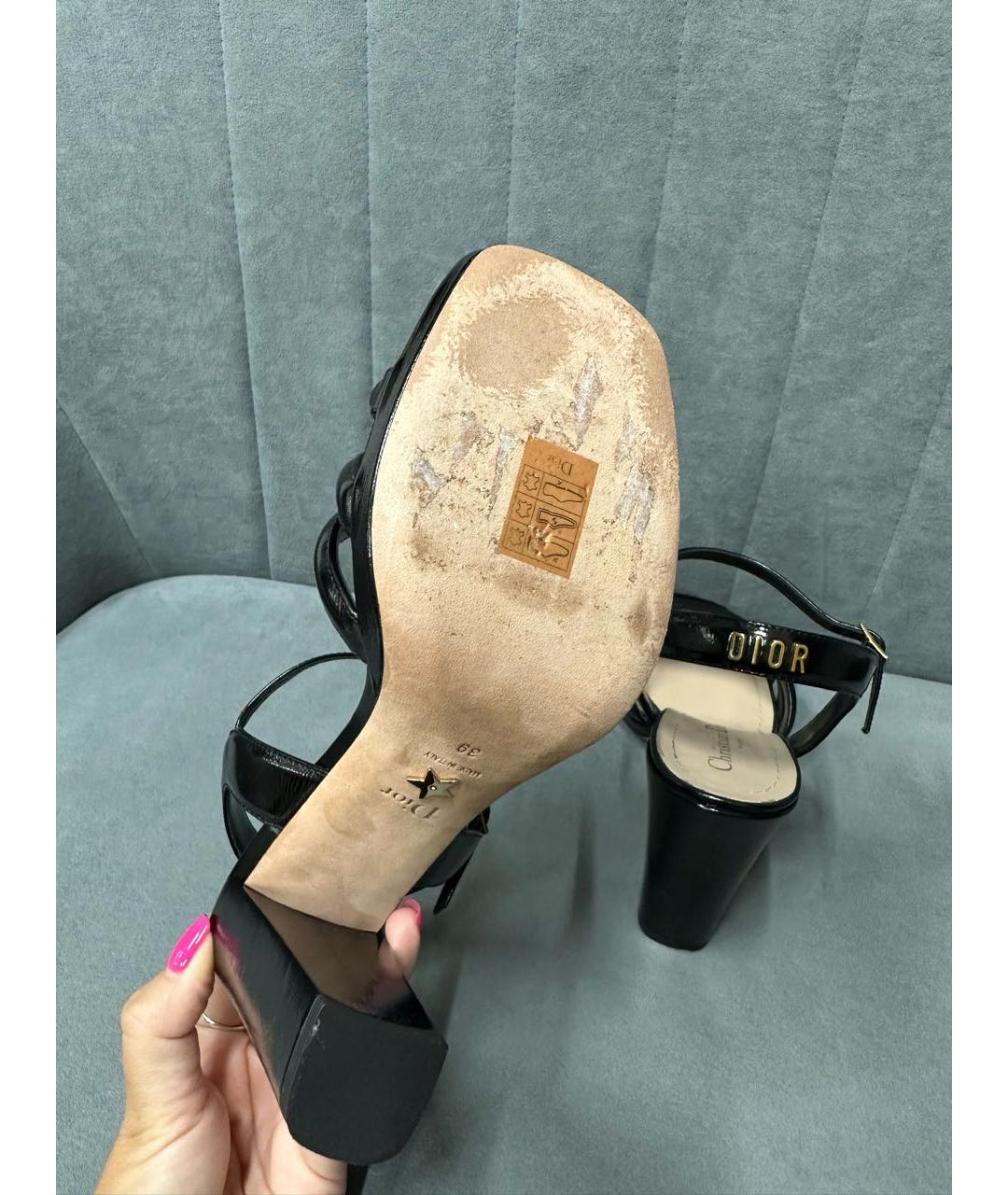 CHRISTIAN DIOR Черные босоножки из лакированной кожи, фото 6
