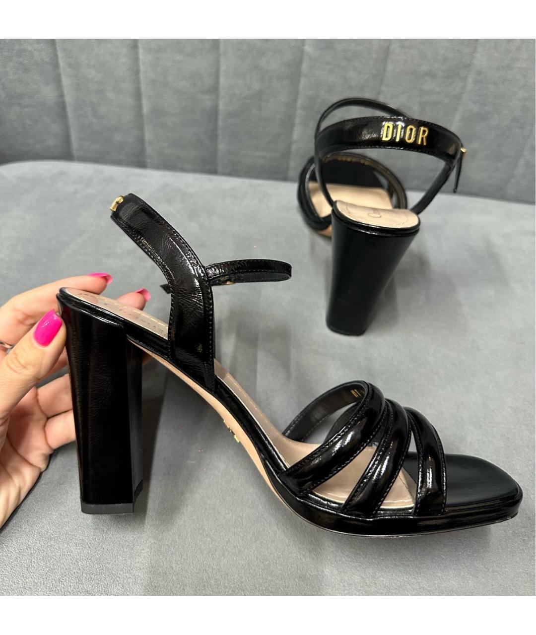 CHRISTIAN DIOR Черные босоножки из лакированной кожи, фото 4