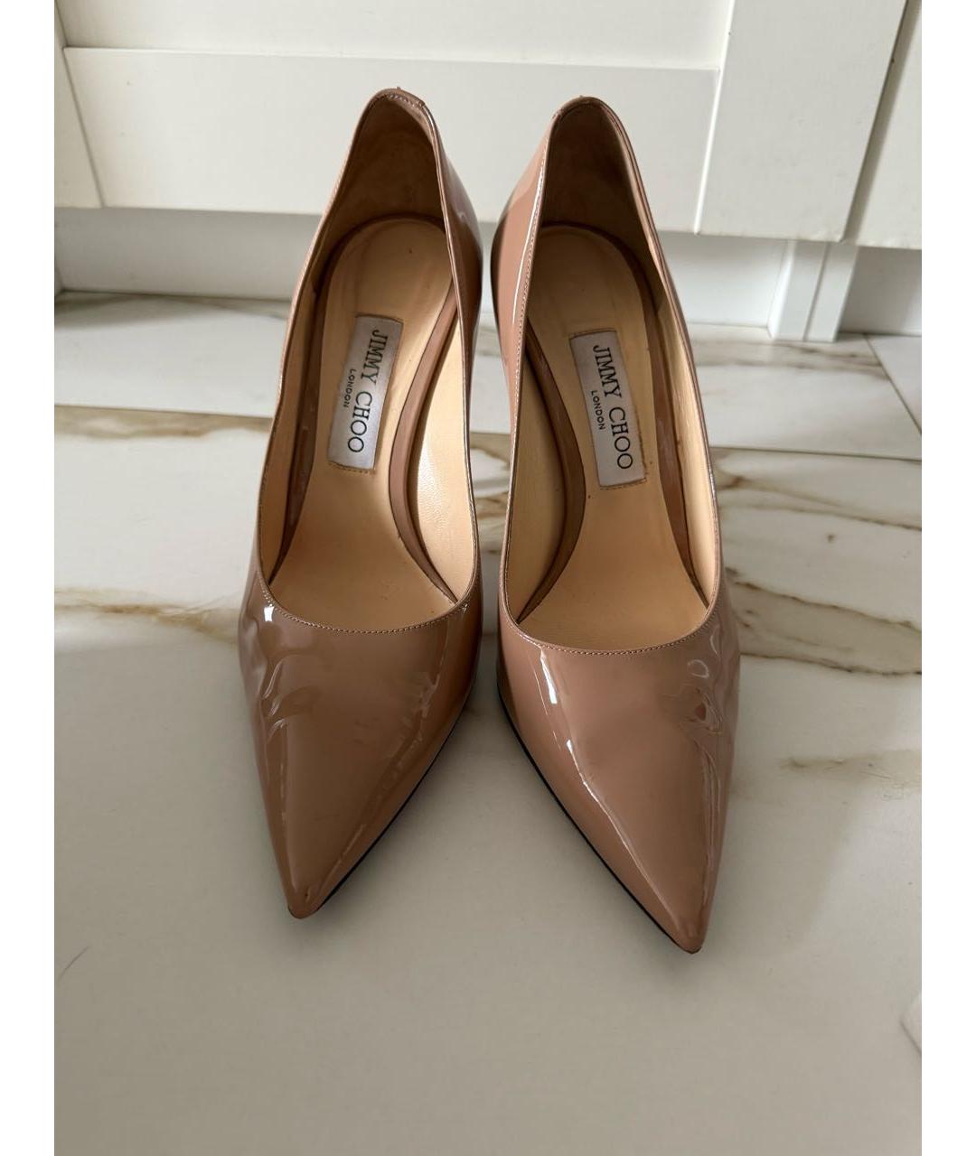 JIMMY CHOO Бежевые туфли из лакированной кожи, фото 2