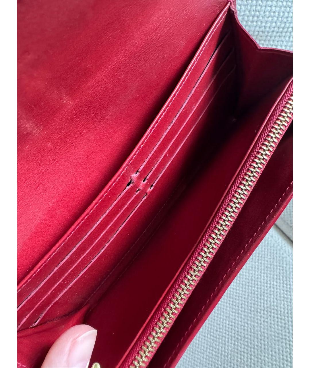 LOUIS VUITTON Красный кошелек из лакированной кожи, фото 4