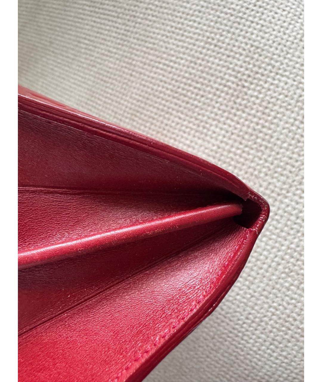 LOUIS VUITTON Красный кошелек из лакированной кожи, фото 7