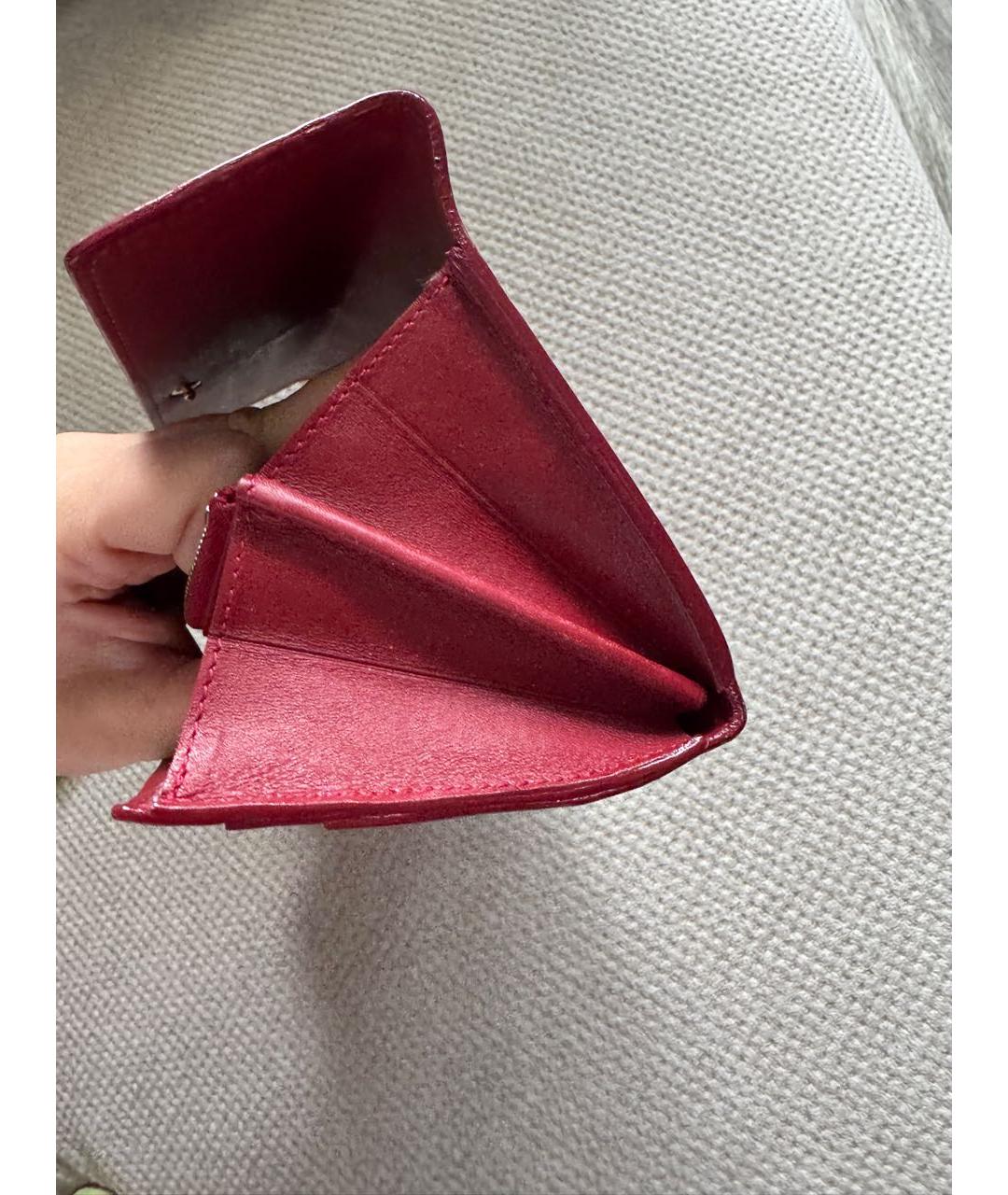 LOUIS VUITTON Красный кошелек из лакированной кожи, фото 6