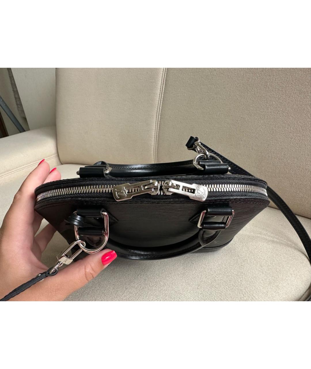 LOUIS VUITTON Черная кожаная сумка с короткими ручками, фото 8