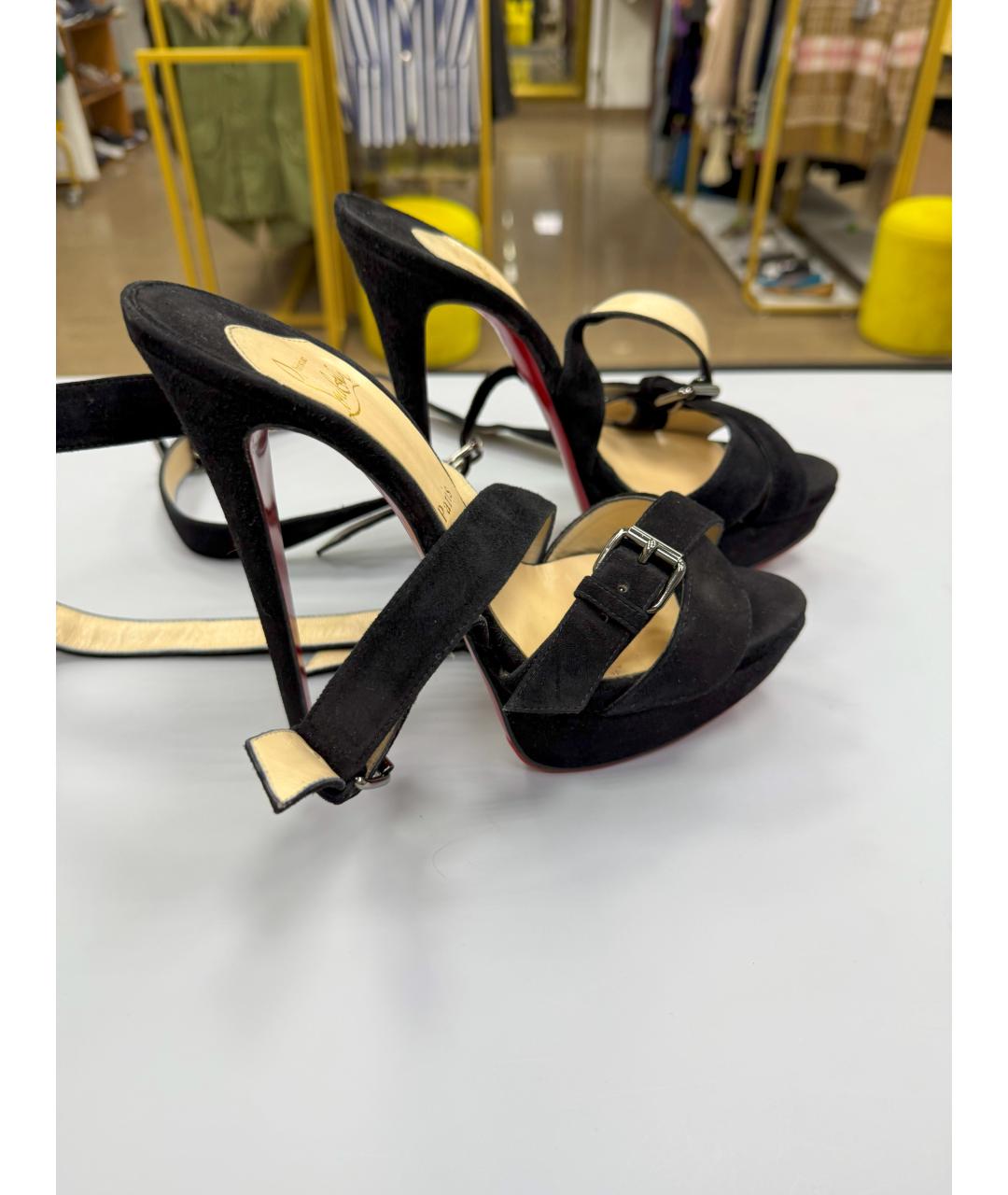 CHRISTIAN LOUBOUTIN Черные замшевые босоножки, фото 2