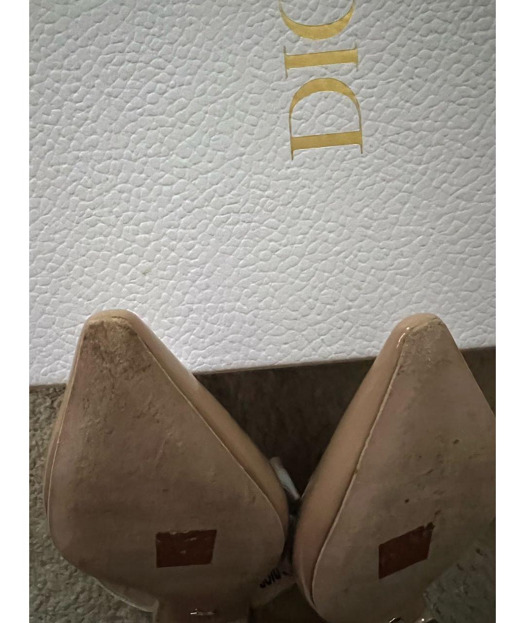 CHRISTIAN DIOR Бежевые туфли из лакированной кожи, фото 7