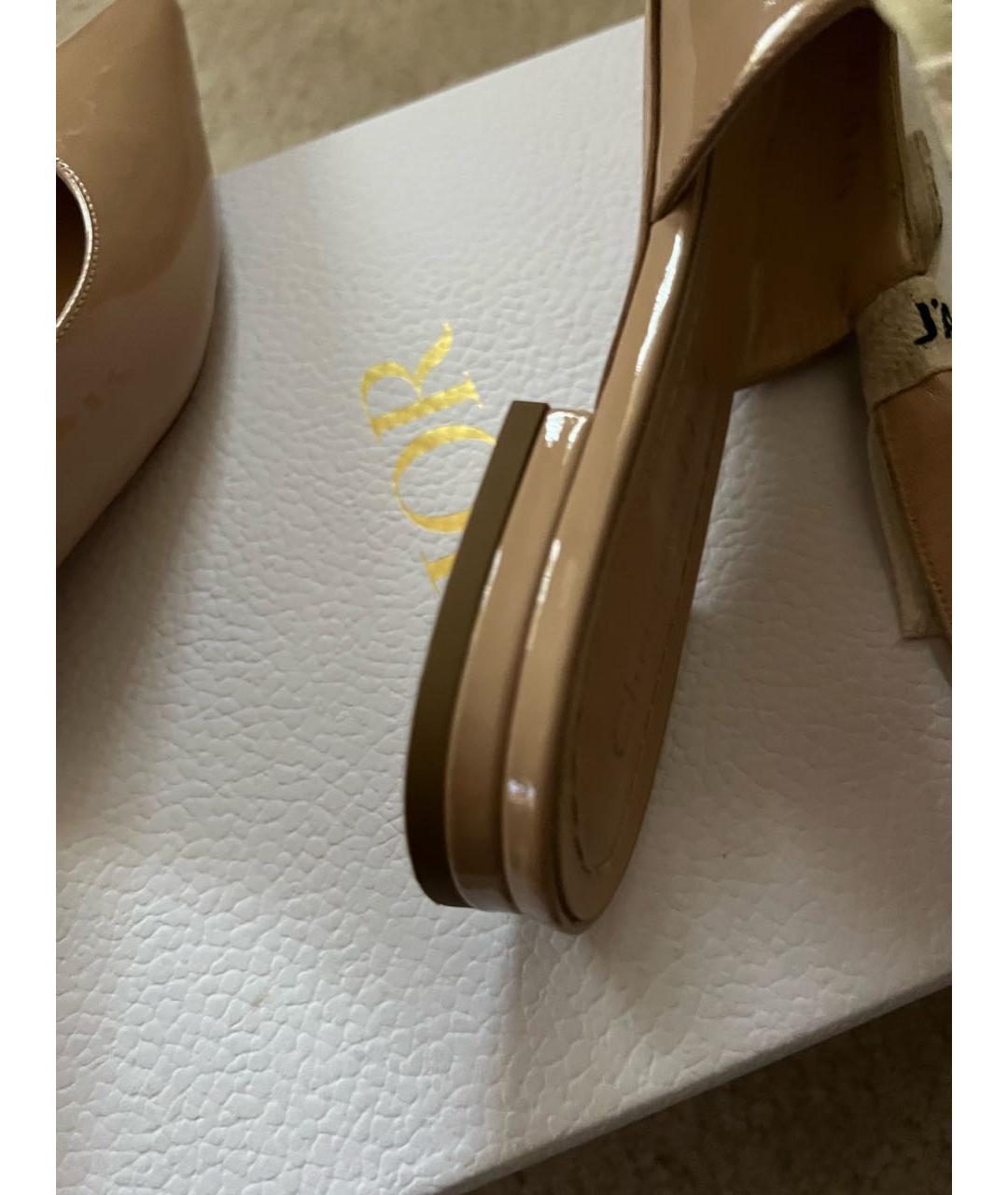 CHRISTIAN DIOR Бежевые туфли из лакированной кожи, фото 4