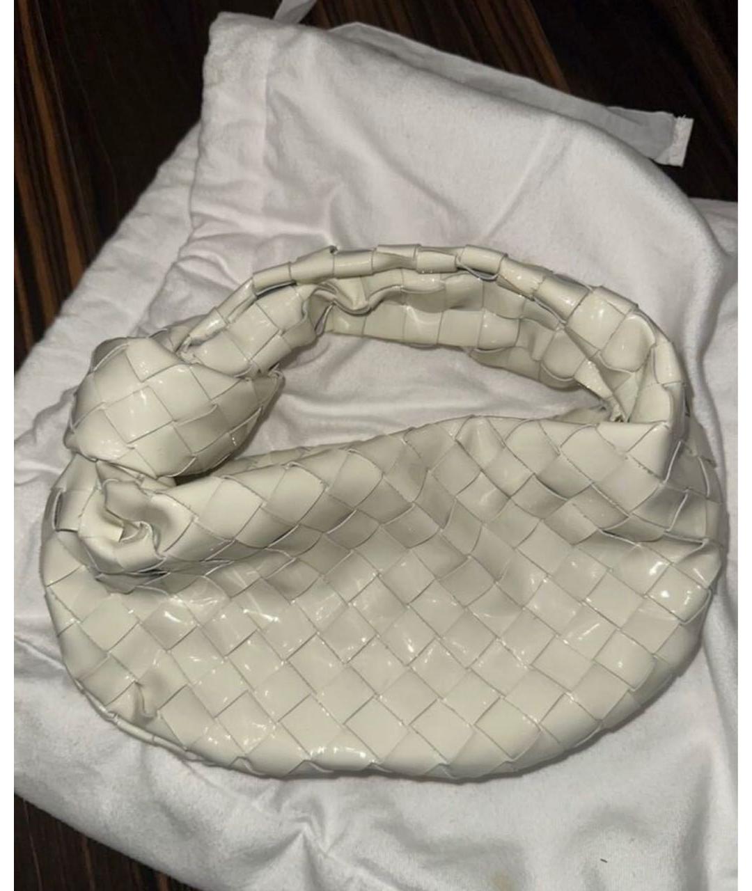 BOTTEGA VENETA Белая сумка с короткими ручками из лакированной кожи, фото 3