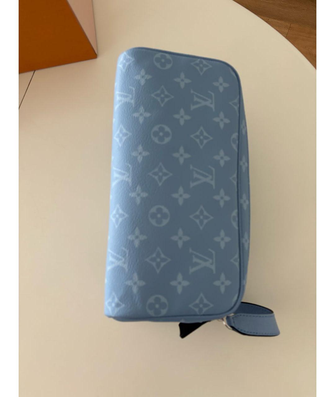 LOUIS VUITTON Голубая косметичка, фото 4