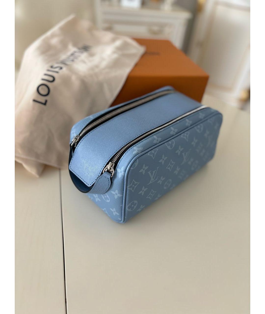 LOUIS VUITTON Голубая косметичка, фото 8