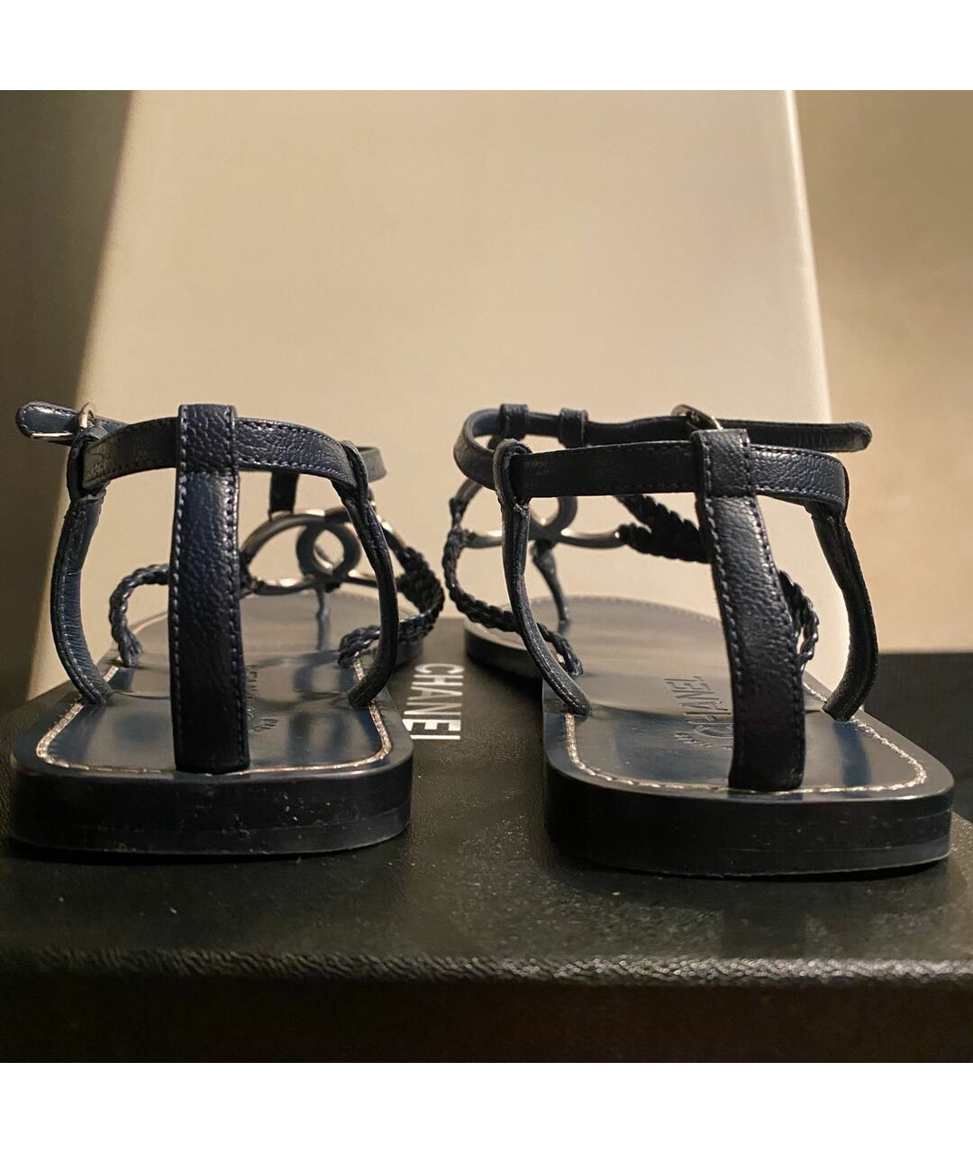 CHANEL PRE-OWNED Темно-синие кожаные сандалии, фото 4