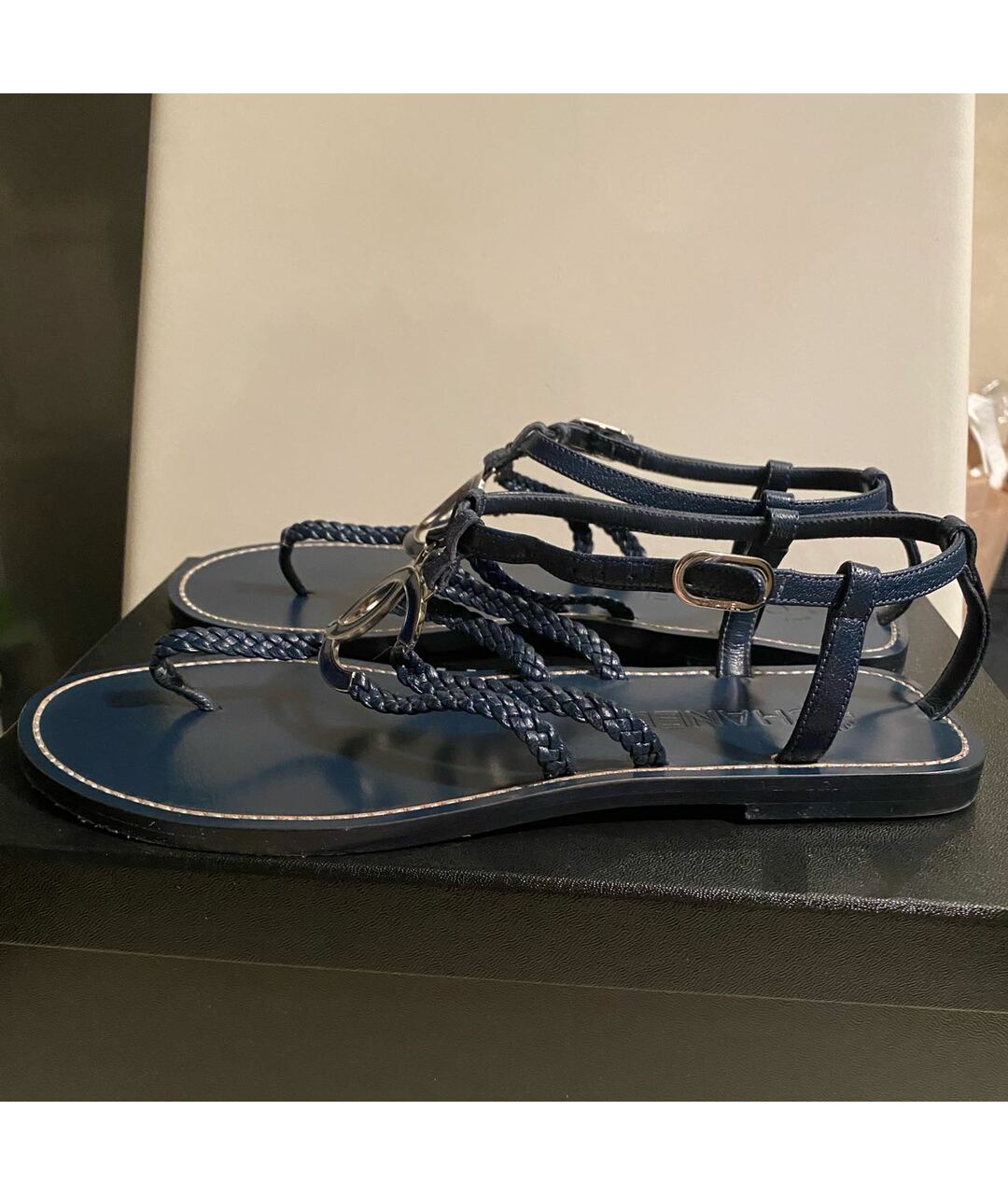 CHANEL PRE-OWNED Темно-синие кожаные сандалии, фото 8