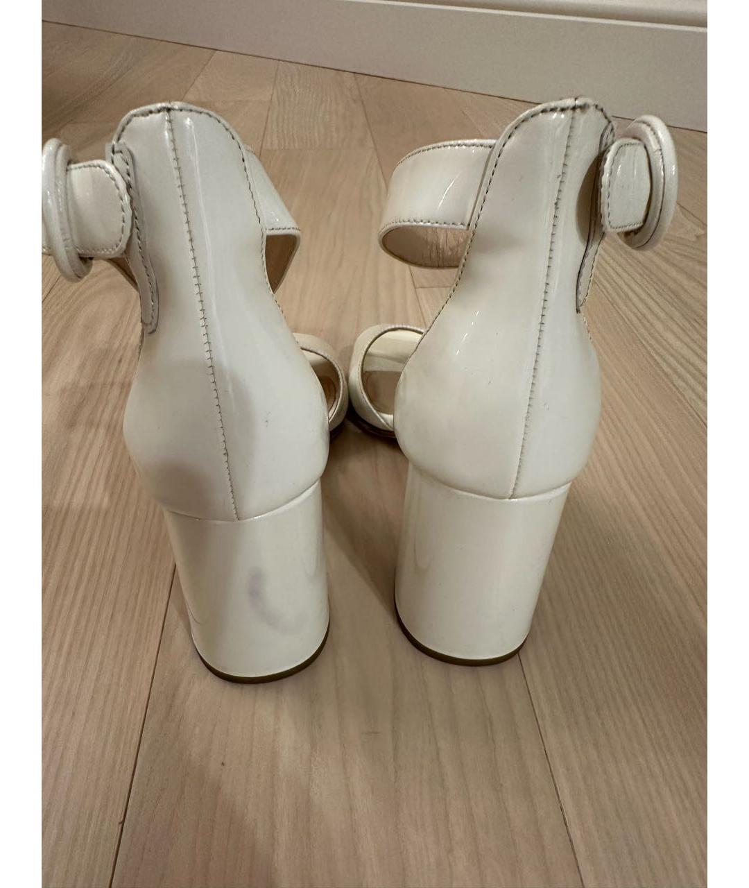 PRADA Белые босоножки из лакированной кожи, фото 4