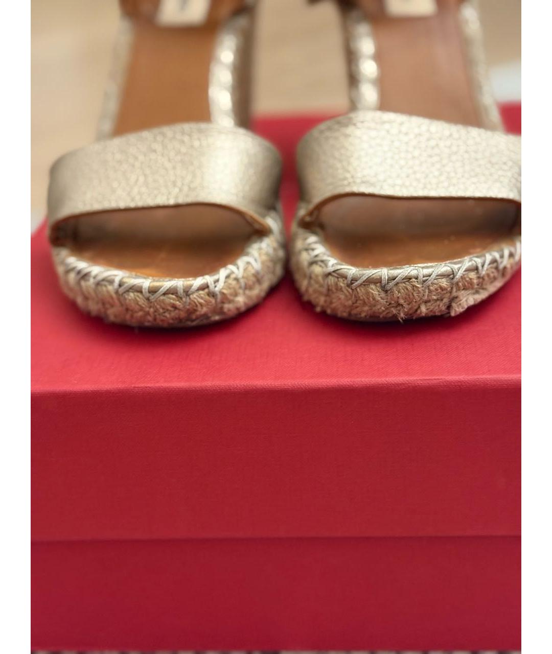VALENTINO Золотые кожаные босоножки, фото 6