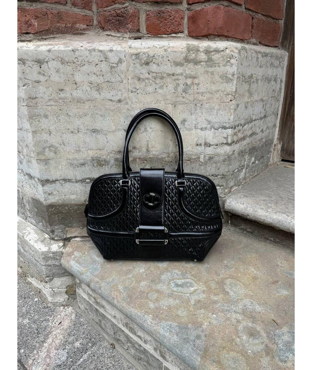 ALEXANDER MCQUEEN Черная сумка через плечо из лакированной кожи, фото 3