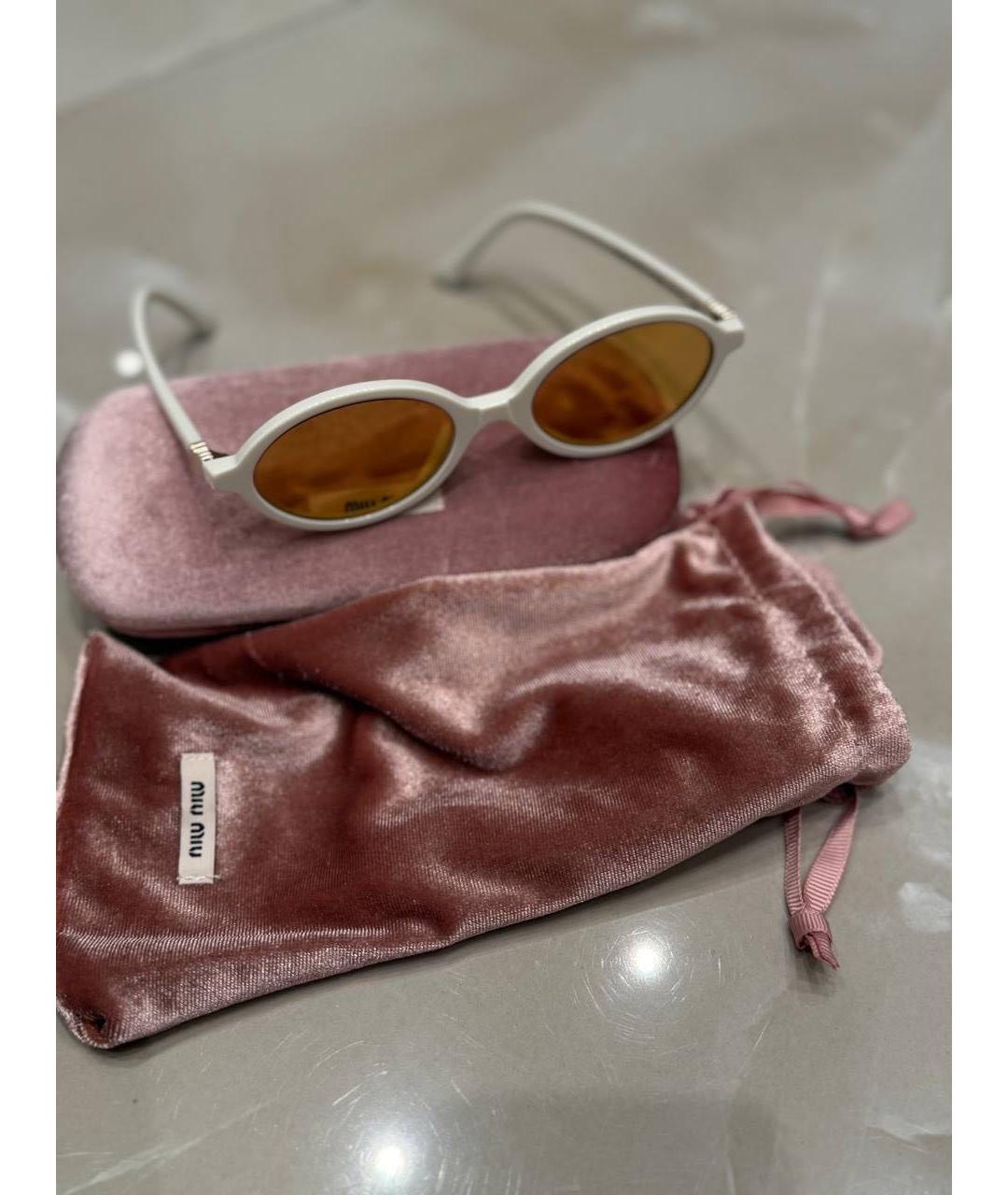 MIU MIU Белые пластиковые солнцезащитные очки, фото 6